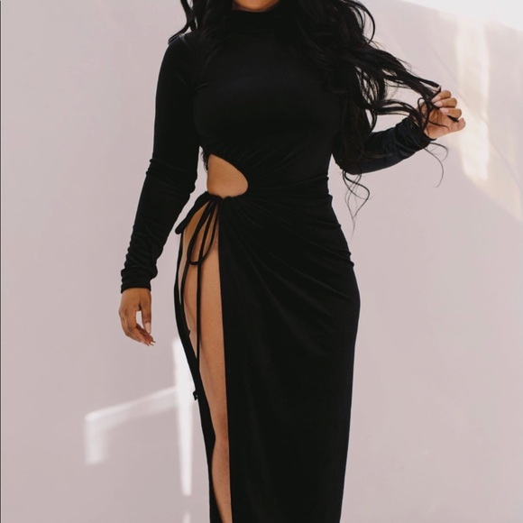 nicolelynel Dresses & Skirts - NicoleLynel Black High Slit Dress